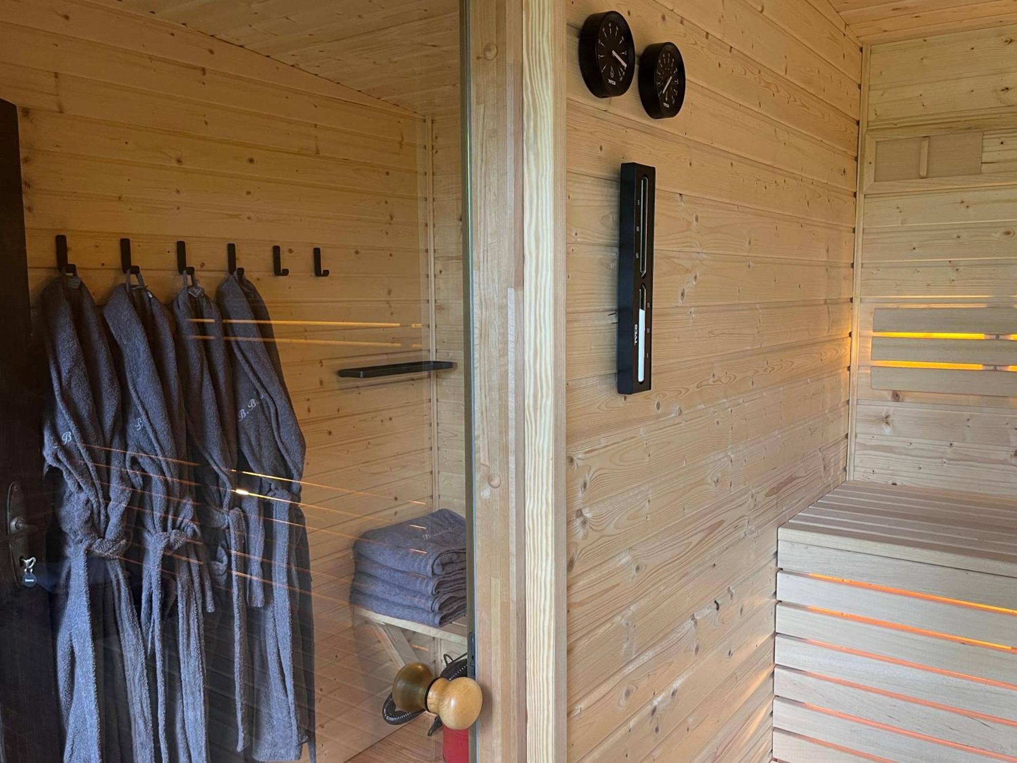 Romantisches Studio Am Waldesrand Mit Gartensauna Schwarz Ngoại thất bức ảnh